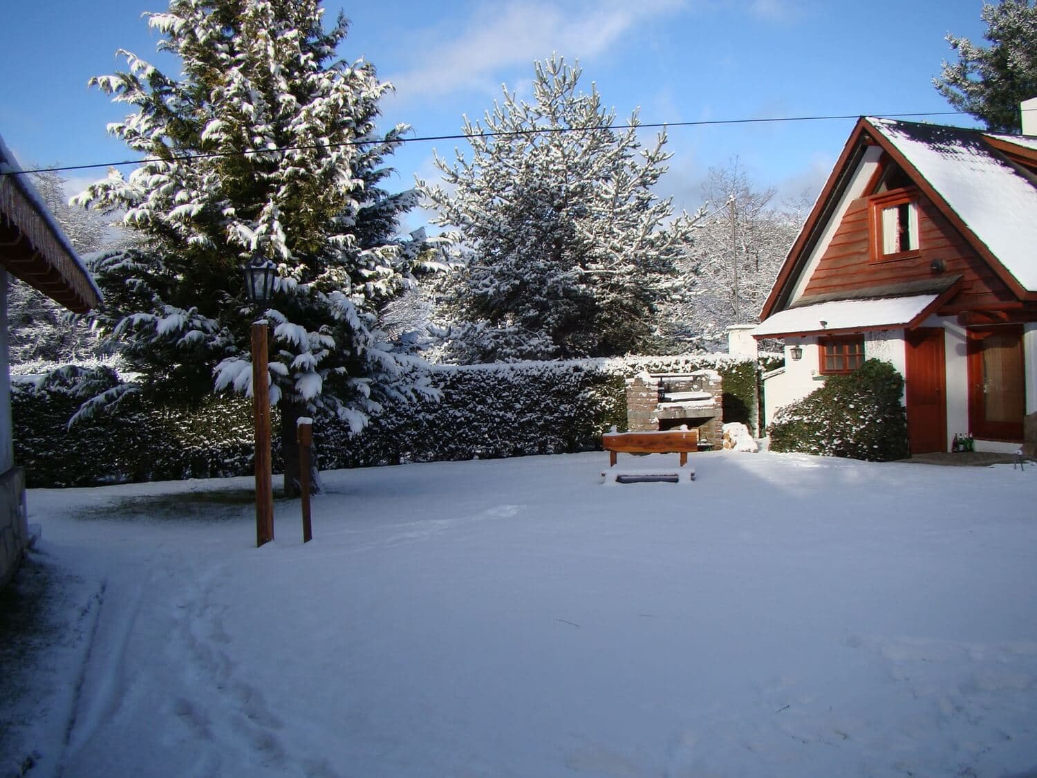 Parque de las Cabañas Denise cubierto de nieve