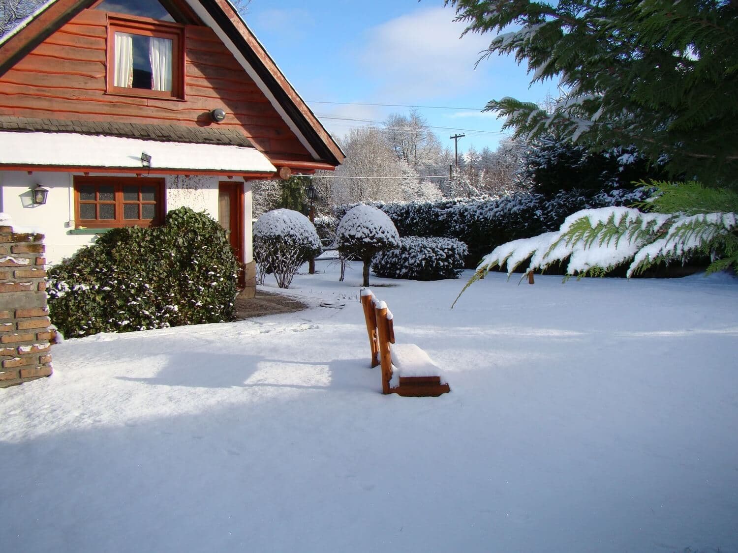 Parque de las Cabañas Denise cubierto de nieve